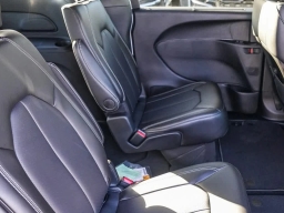 Chrysler Voyager LX FWD 2026