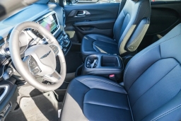 Chrysler Voyager LX FWD 2026