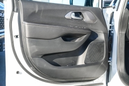 Chrysler Voyager LX FWD 2026