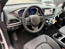 Chrysler Voyager LX FWD 2026