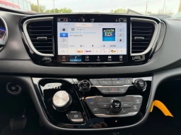 Chrysler Voyager LX FWD 2026