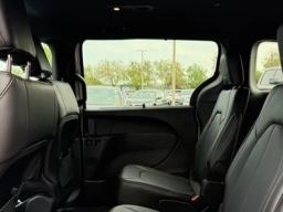 Chrysler Voyager LX FWD 2026