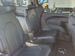 Chrysler Voyager LX FWD 2026