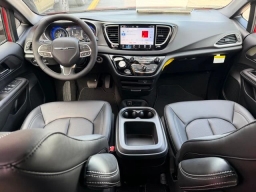 Chrysler Voyager LX FWD 2026