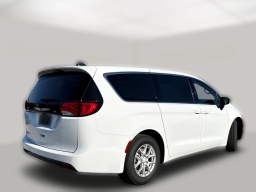 Chrysler Voyager LX FWD 2026