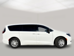 Chrysler Voyager LX FWD 2026