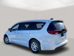 Chrysler Voyager LX FWD 2026