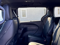 Chrysler Voyager LX FWD 2026