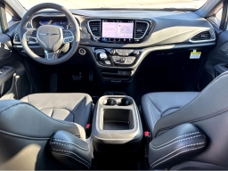 Chrysler Voyager LX FWD 2026