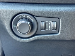 Chrysler Voyager LX FWD 2026