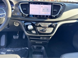 Chrysler Voyager LX FWD 2026