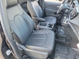 Chrysler Voyager LX FWD 2025