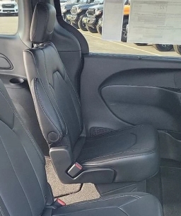 Chrysler Voyager LX FWD 2025