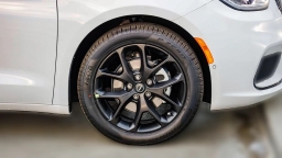 Chrysler Pacifica Limited FWD 2026