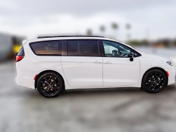 Chrysler Pacifica Limited FWD 2026