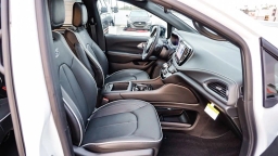 Chrysler Pacifica Limited FWD 2026