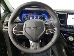 Chrysler Pacifica Limited FWD 2026