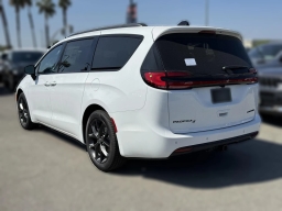 Chrysler Pacifica Limited FWD 2026