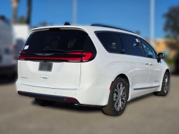 Chrysler Pacifica Pinnacle FWD 2026