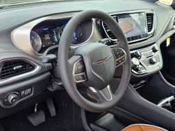 Chrysler Pacifica Pinnacle FWD 2026