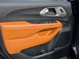 Chrysler Pacifica Pinnacle FWD 2026