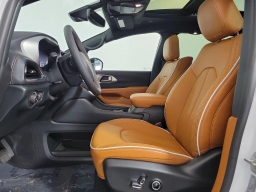 Chrysler Pacifica Pinnacle FWD 2026