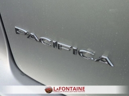 Chrysler Pacifica Select AWD 2026