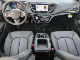 Chrysler Pacifica Select AWD 2026