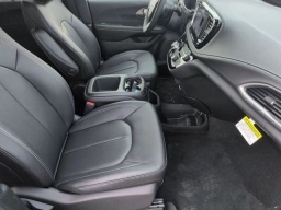 Chrysler Pacifica Select AWD 2026