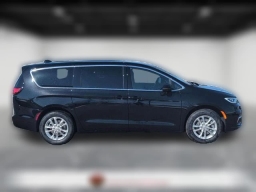 Chrysler Pacifica Select AWD 2026