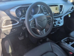 Chrysler Pacifica Select AWD 2026