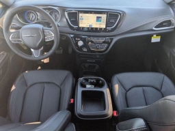 Chrysler Pacifica Select AWD 2026