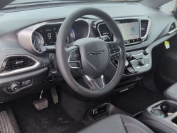 Chrysler Pacifica Select AWD 2026