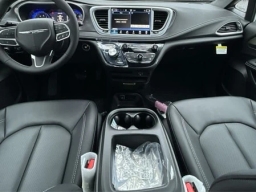 Chrysler Pacifica Select AWD 2026