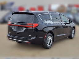 Chrysler Pacifica Select AWD 2026
