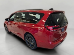 Chrysler Pacifica Select AWD 2026