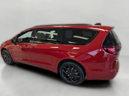 Chrysler Pacifica Select AWD 2026