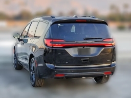 Chrysler Pacifica Select AWD 2026