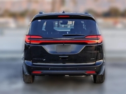 Chrysler Pacifica Select AWD 2026