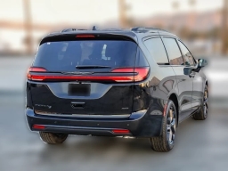 Chrysler Pacifica Select AWD 2026