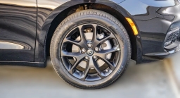 Chrysler Pacifica Select AWD 2026