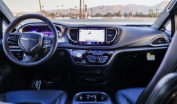 Chrysler Pacifica Select AWD 2026