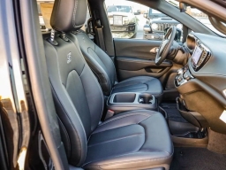 Chrysler Pacifica Select AWD 2026