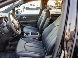 Chrysler Pacifica Select AWD 2026