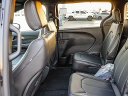 Chrysler Pacifica Select AWD 2026