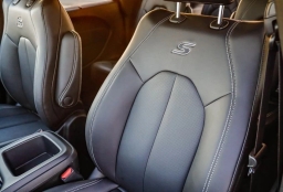 Chrysler Pacifica Select AWD 2026