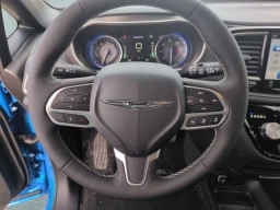 Chrysler Pacifica Select AWD 2026