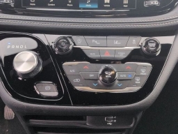 Chrysler Pacifica Select AWD 2026