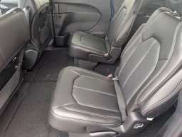 Chrysler Pacifica Select AWD 2026