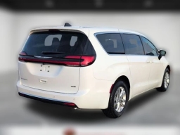 Chrysler Pacifica Select AWD 2026